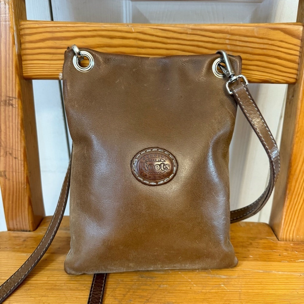 Roots Leather Trans Canada Maple Leaf Crossbody Bag Purse - Picture 3 of 8